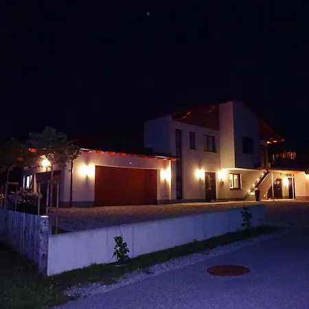 Haus Lienbacher アパート フラッハウ